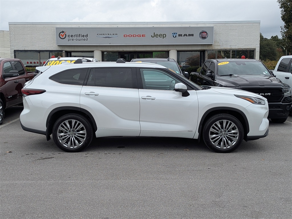2024 Toyota Highlander Hybrid Platinum photo 3