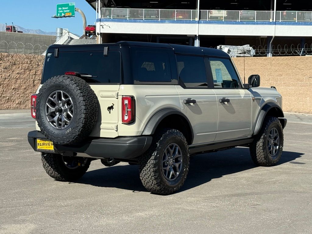 2025 Ford Bronco Badlands photo 3