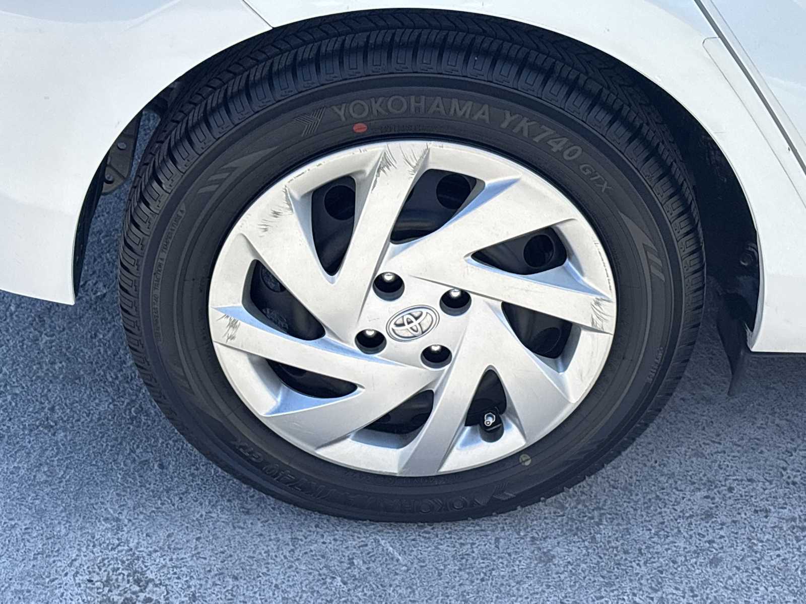 2015 Toyota Prius Four photo 11