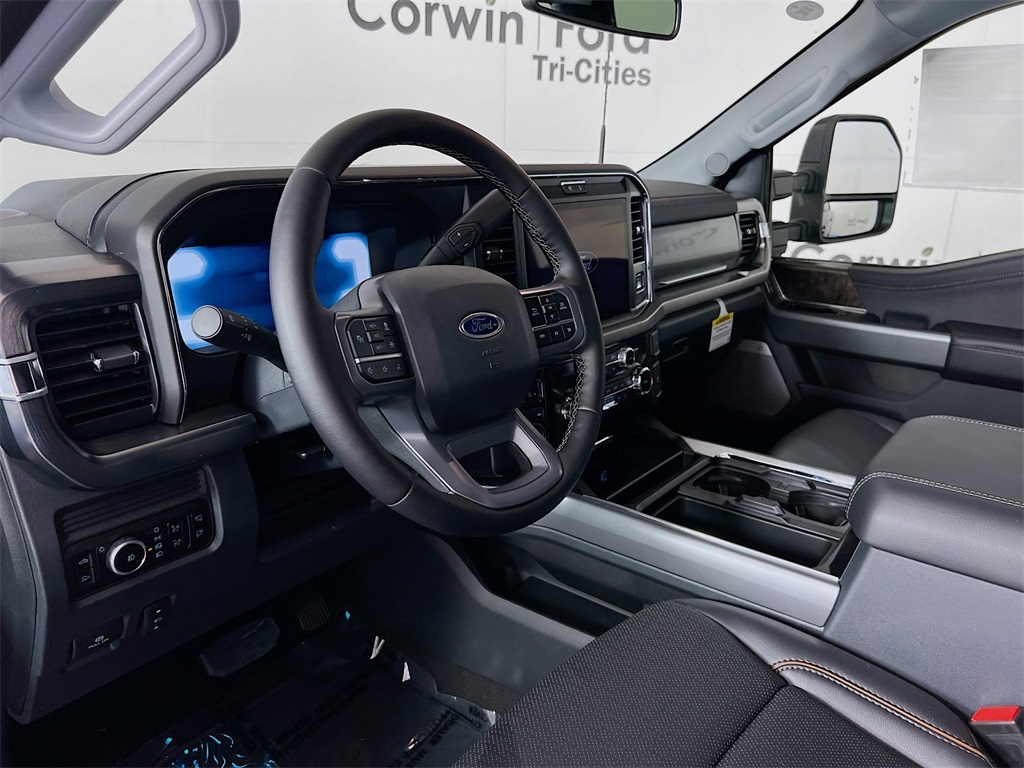 2025 Ford F-250 Lariat photo 3