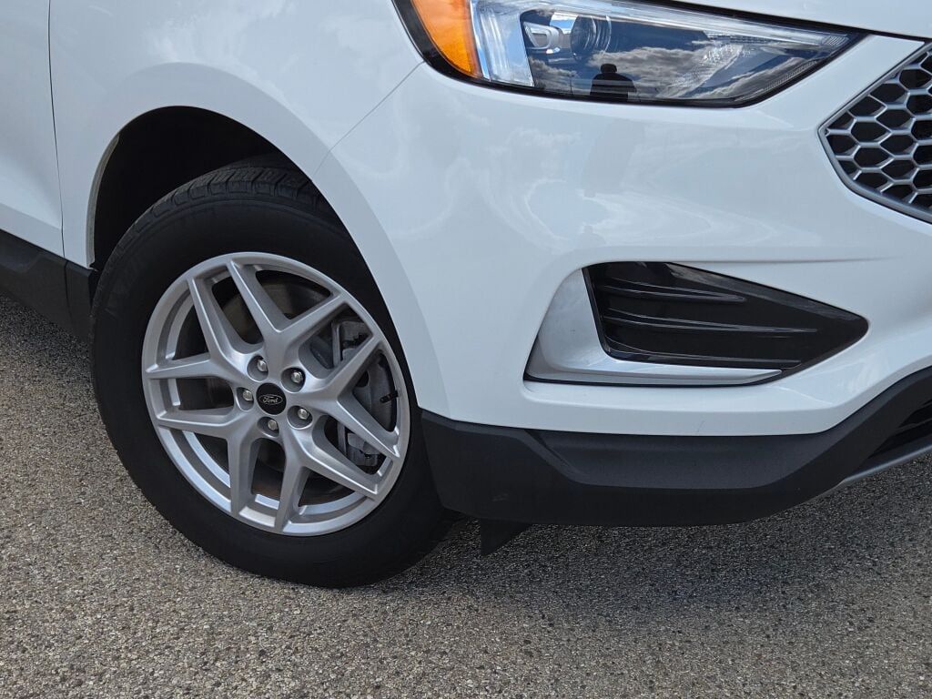 2024 Ford Edge SEL photo 3