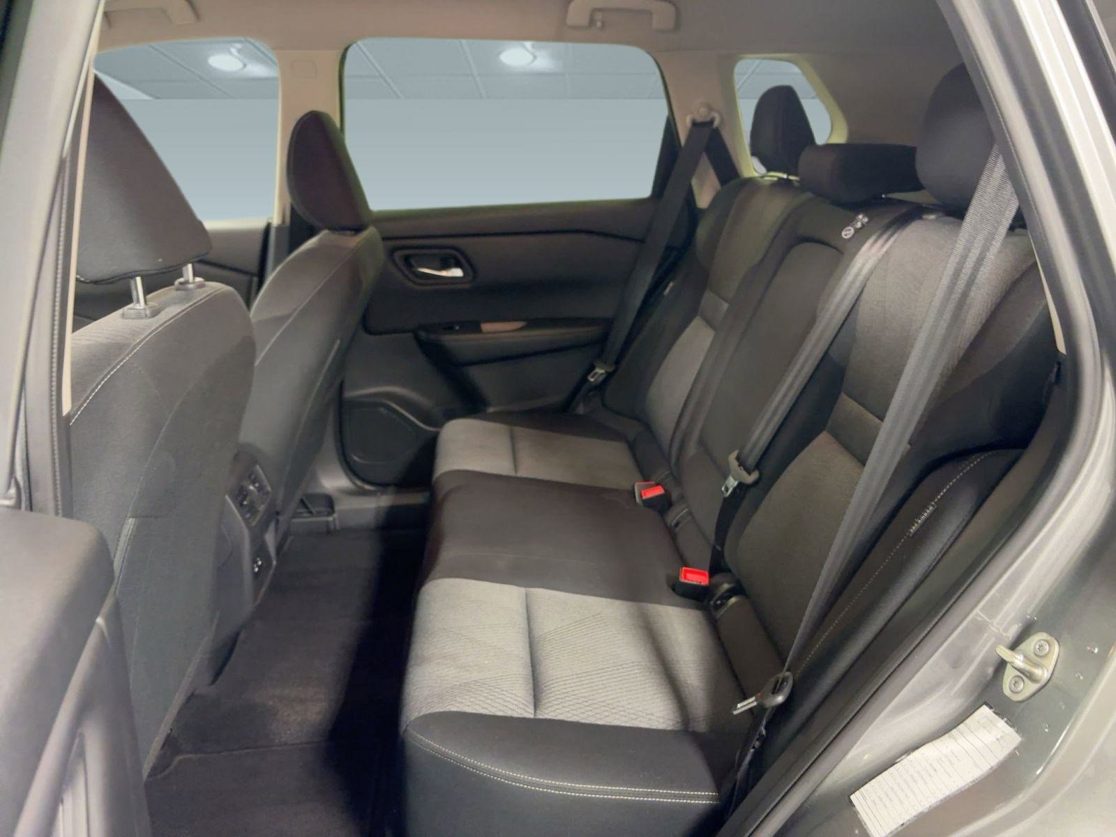 2024 Nissan Rogue SV photo 12