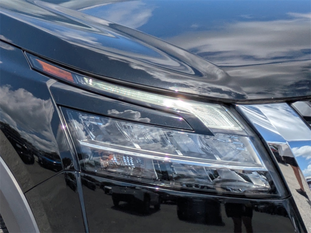 2023 Nissan Pathfinder Platinum photo 7