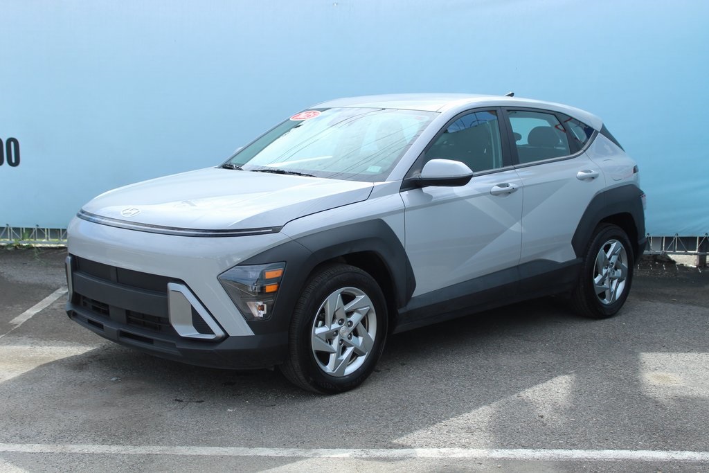 2025 Hyundai Kona SE photo 2