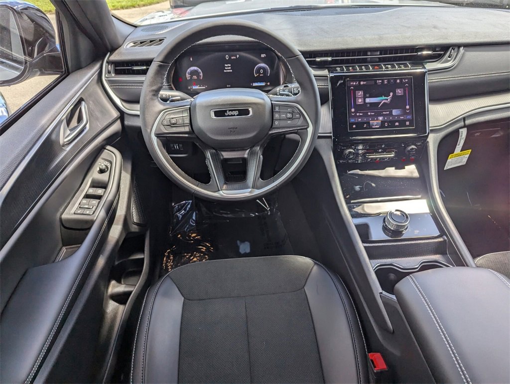 2025 Jeep Grand Cherokee Altitude photo 10