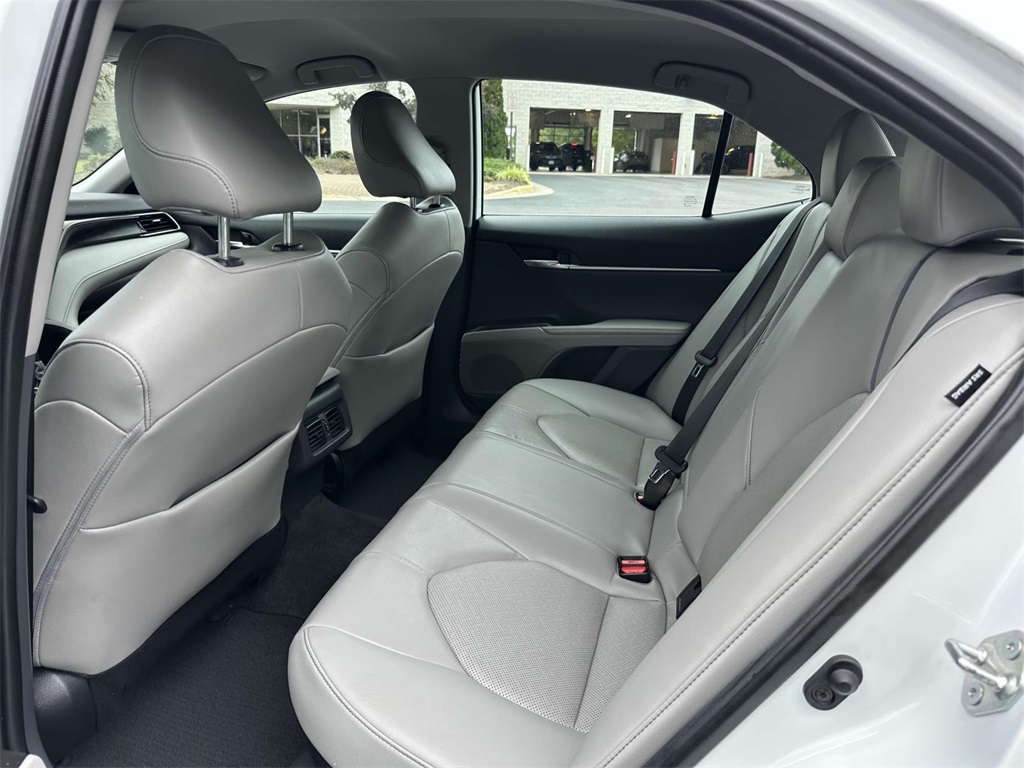 2022 Toyota Camry Hybrid XLE photo 14