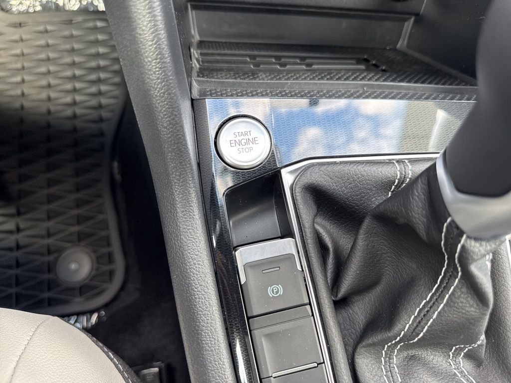2025 Volkswagen Taos SE photo 22