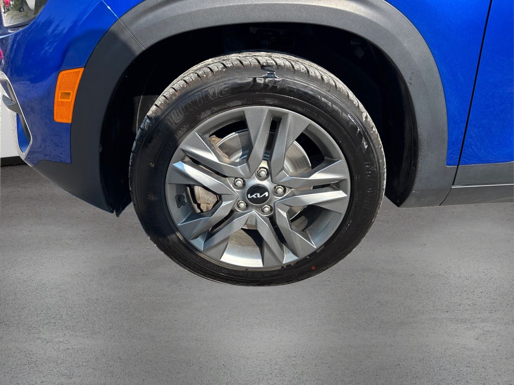 2022 Kia Seltos LX photo 11