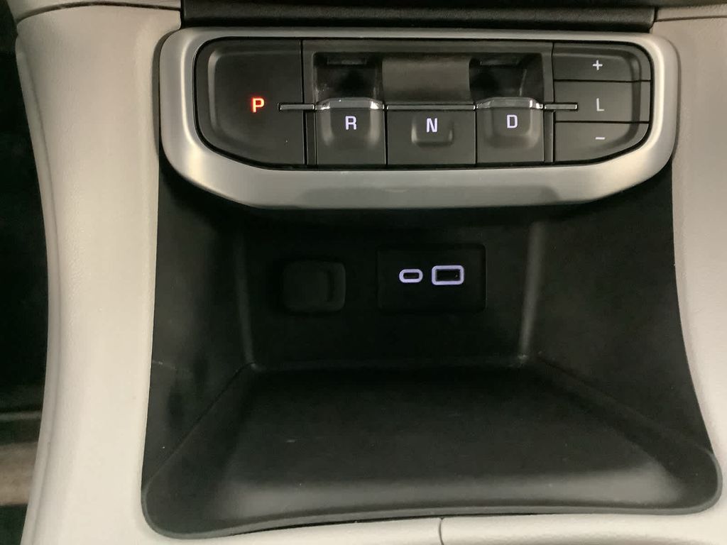 2022 Gmc Acadia SLE photo 17