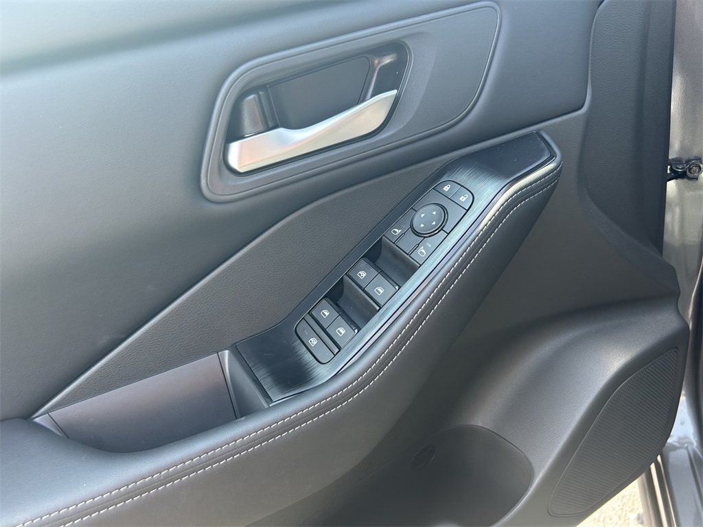 2026 Nissan Rogue SV photo 11