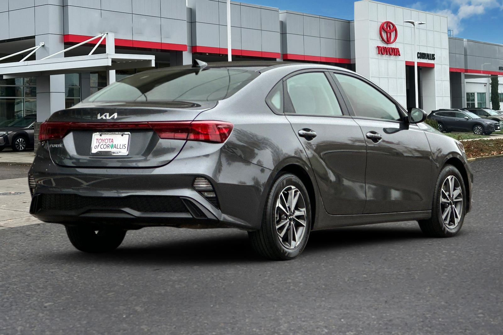 2024 Kia Forte LXS photo 3