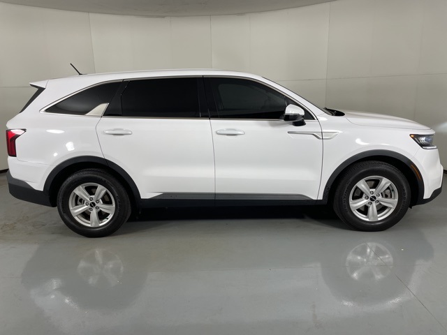 2022 Kia Sorento LX photo 9