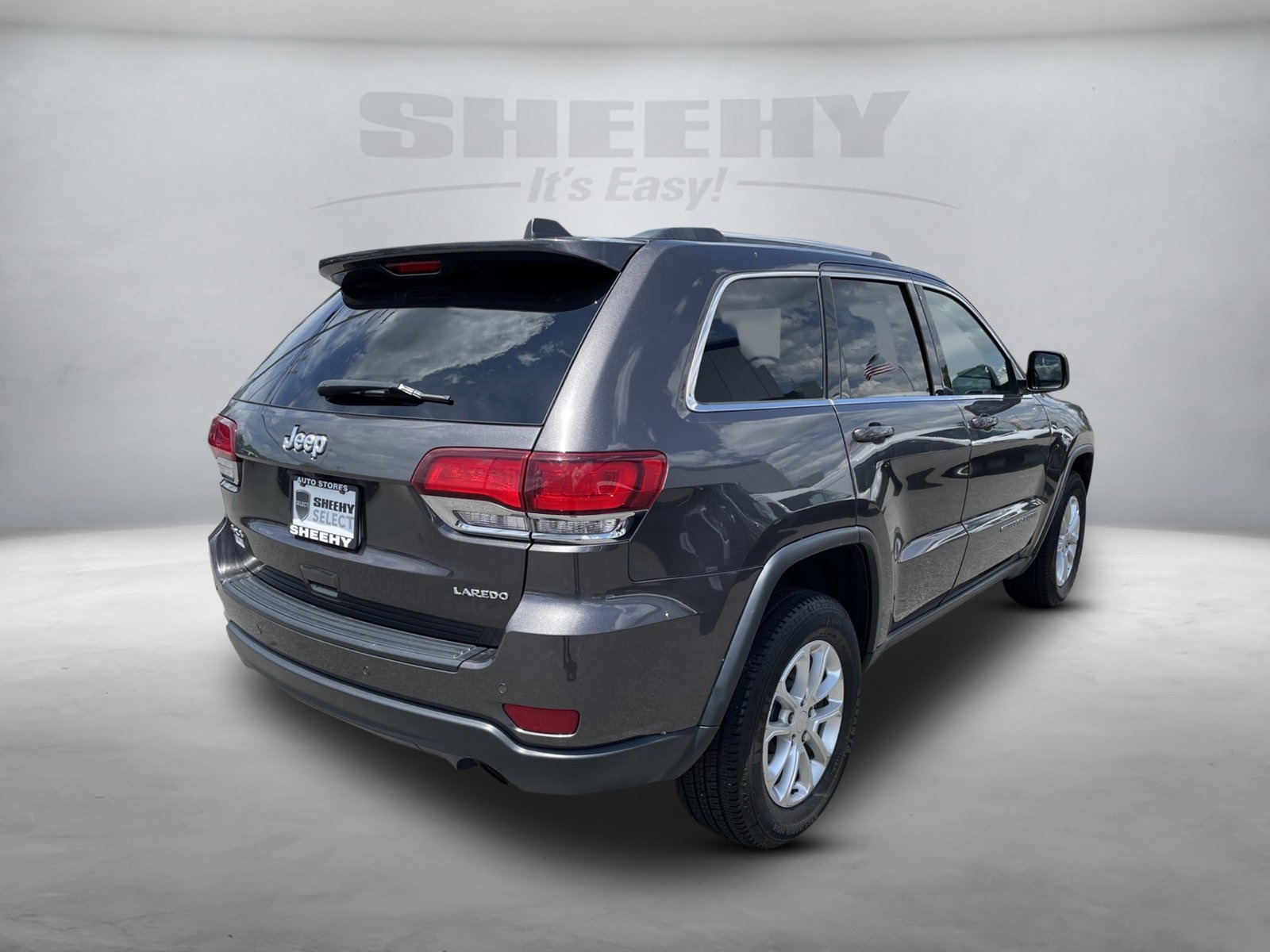 2021 Jeep Grand Cherokee Laredo E photo 3