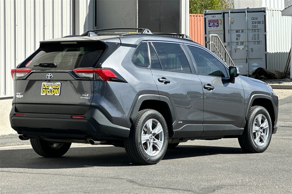 2022 Toyota RAV4 Hybrid XLE photo 3