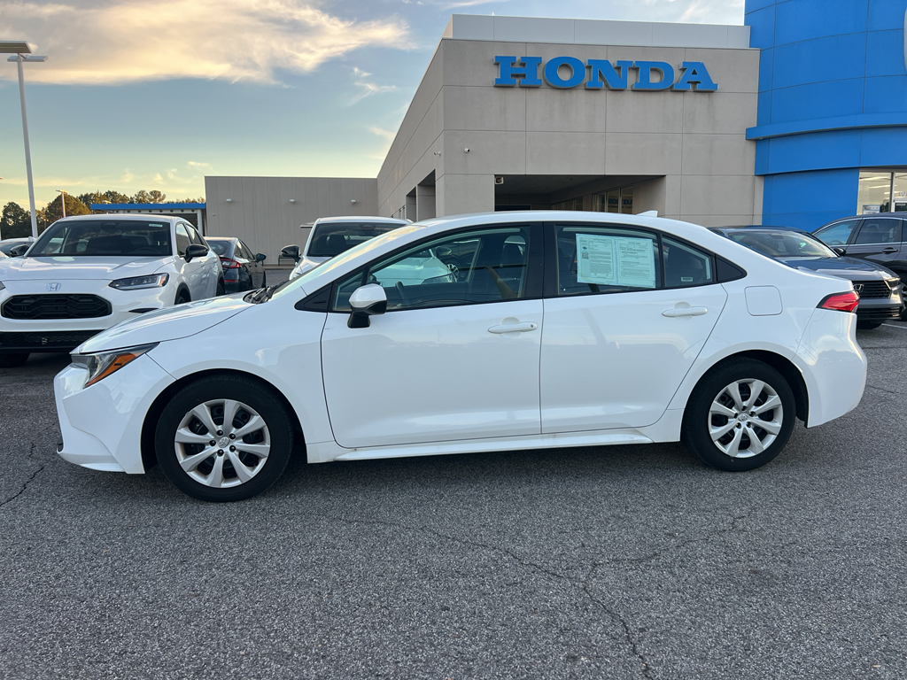 Used 2025 Toyota Corolla LE with VIN 5YFB4MDE3SP233406 for sale in Northfield, Minnesota