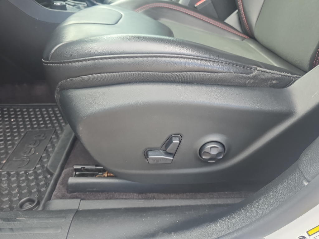 2019 Jeep Cherokee Trailhawk photo 13