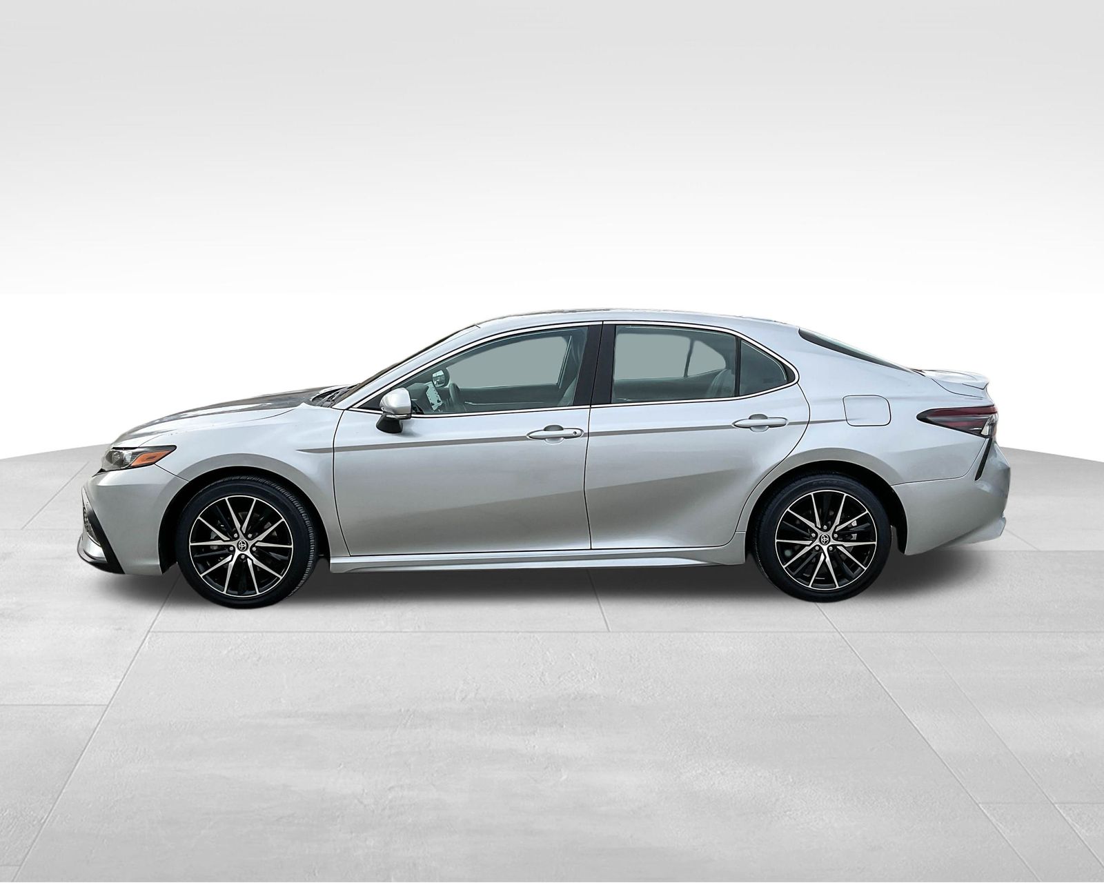 2022 Toyota Camry SE photo 7
