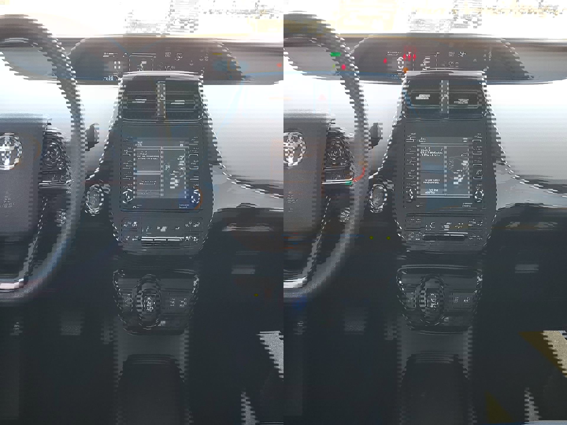2022 Toyota Prius L photo 22