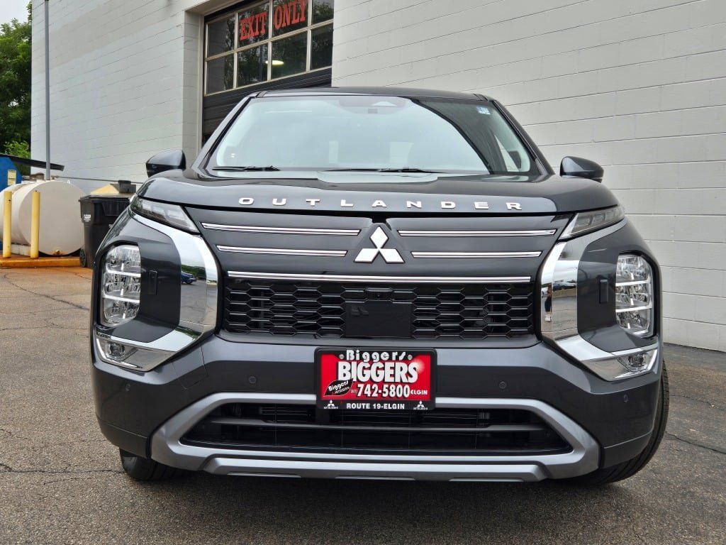 2025 Mitsubishi Outlander SE photo 3