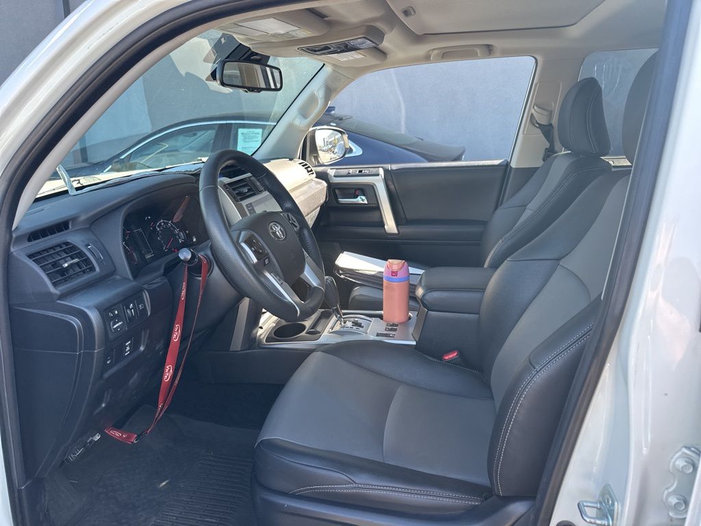 2020 Toyota 4Runner SR5 Premium photo 9
