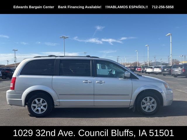 2010 Chrysler Town & Country Touring's photo