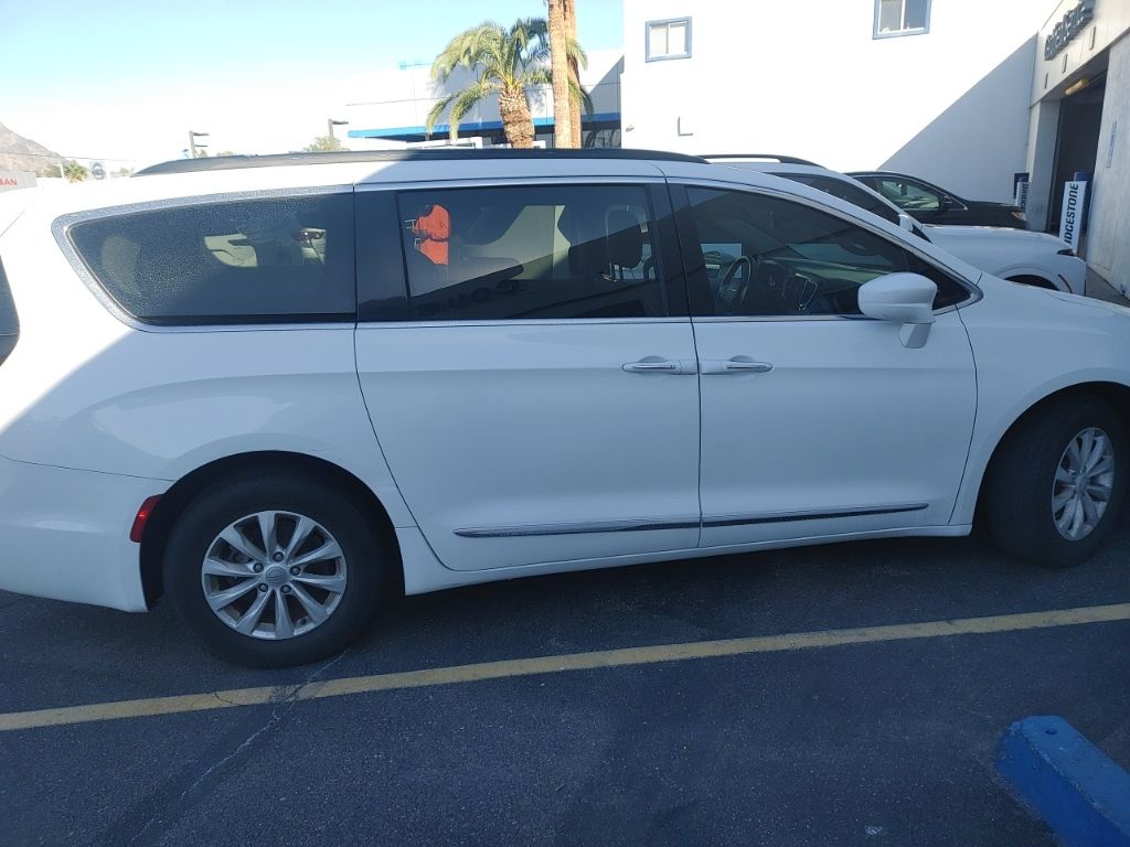 2017 Chrysler Pacifica Touring L photo 4