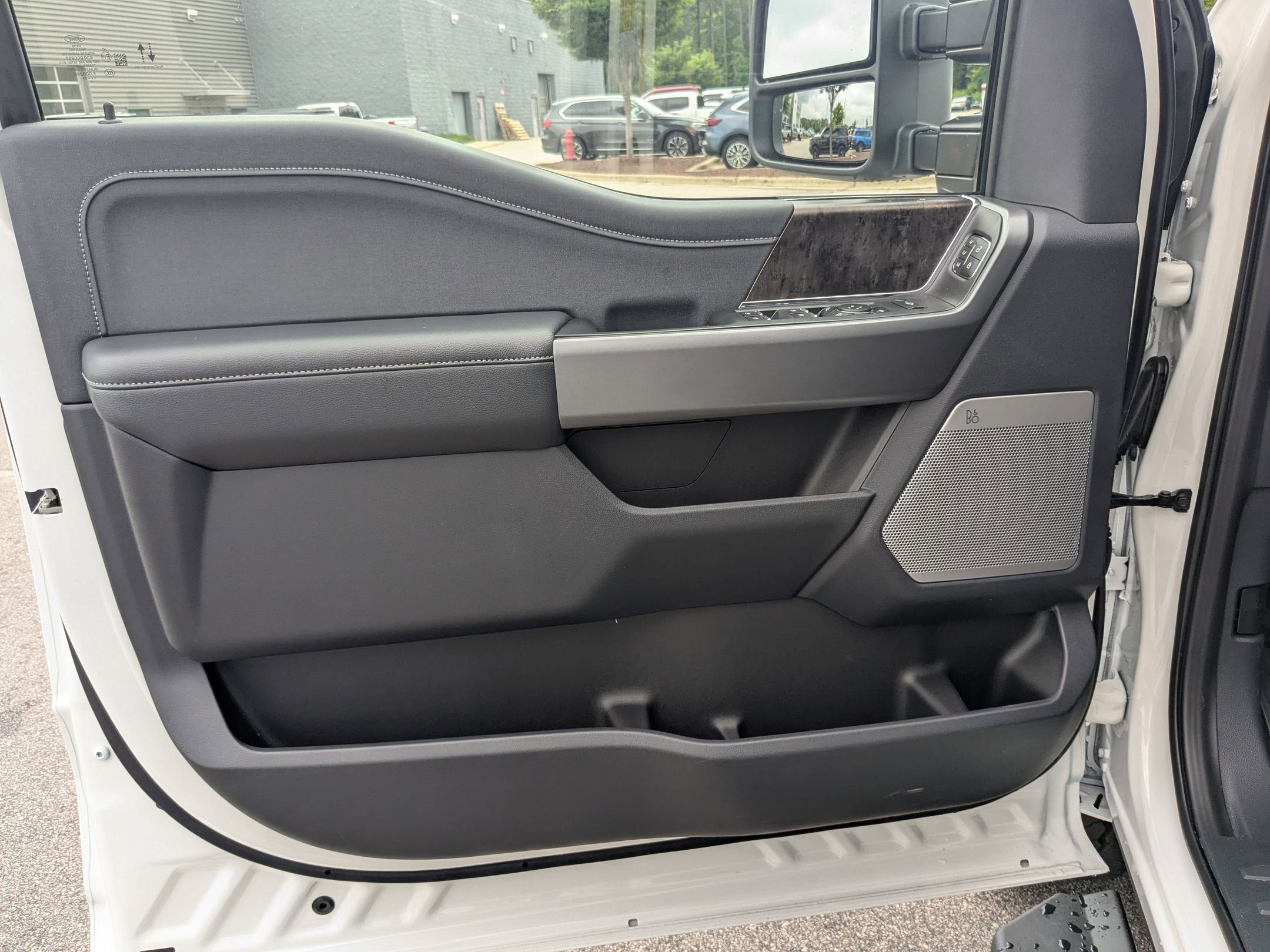 2025 Ford F-350 Lariat photo 11