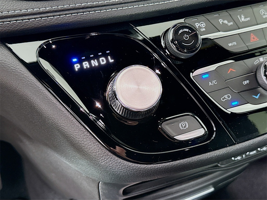 2025 Chrysler Pacifica photo 15