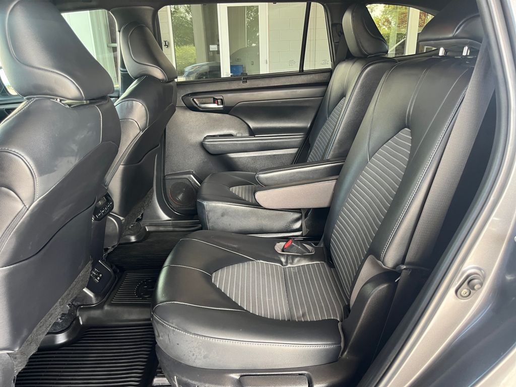 2023 Toyota Highlander XSE photo 19