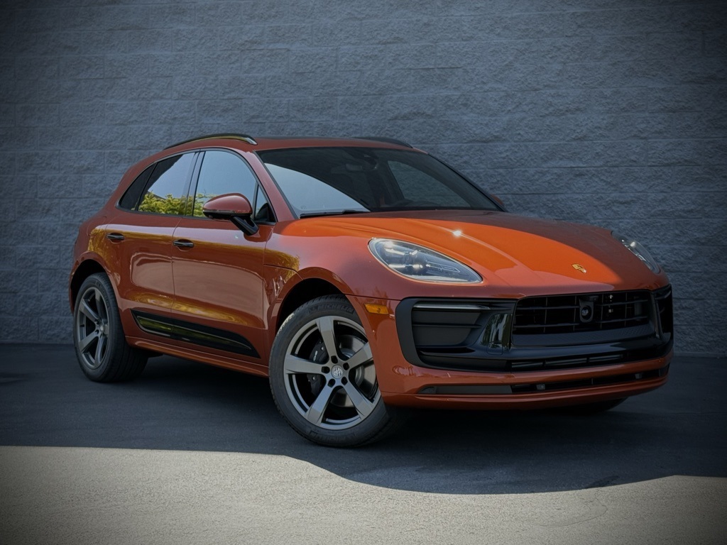 2025 Porsche Macan T photo 7