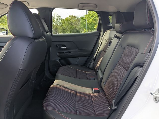 2025 Nissan Kicks SR photo 10