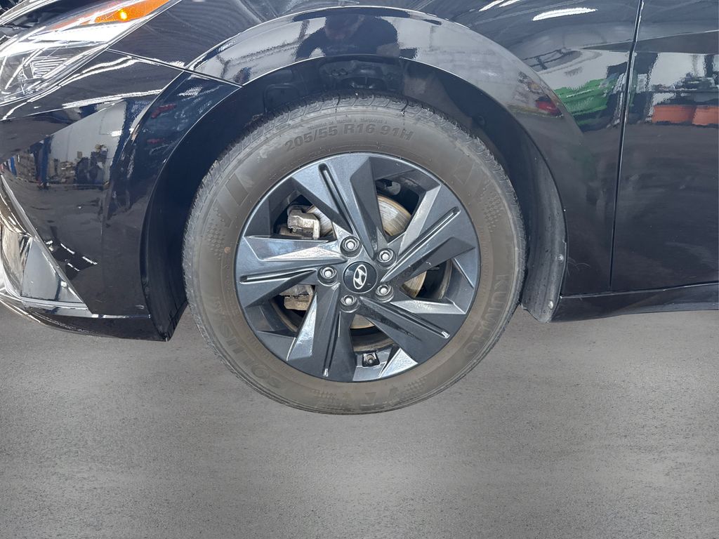 2022 Hyundai Elantra SEL photo 12
