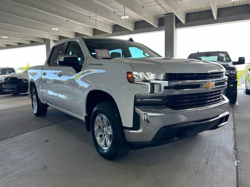 2022 Chevrolet Silverado 1500 LT photo 2