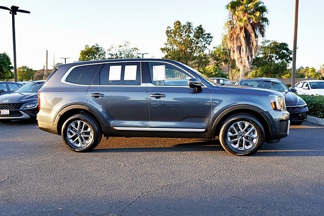 2024 Kia Telluride LX photo 3