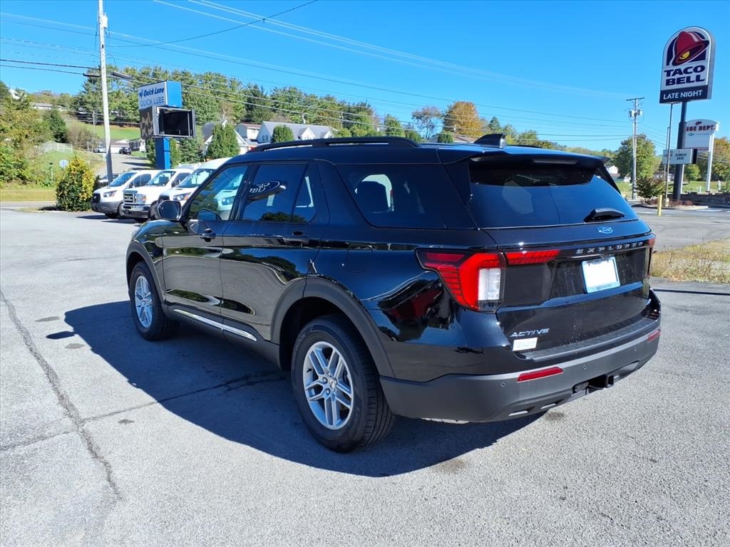 2025 Ford Explorer photo 3