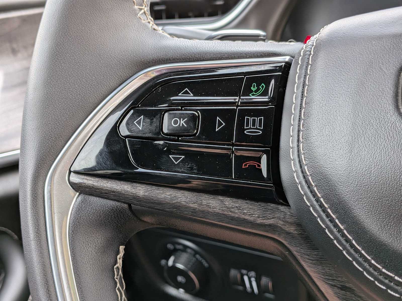 2024 Jeep Grand Cherokee Overland photo 24