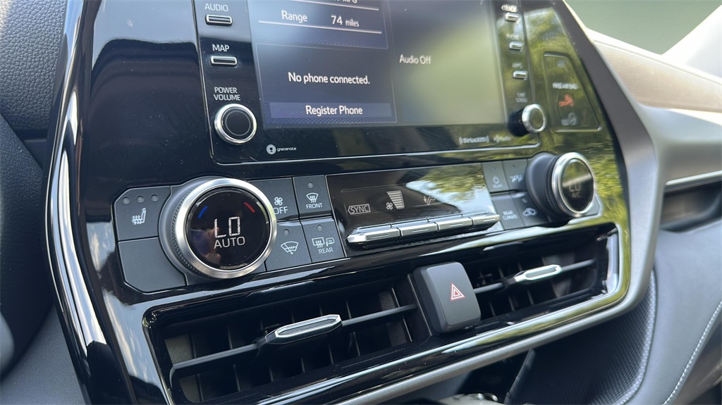 2022 Toyota Highlander XLE photo 26