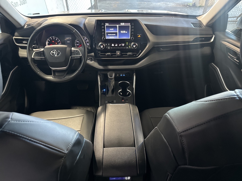 2022 Toyota Highlander LE photo 25