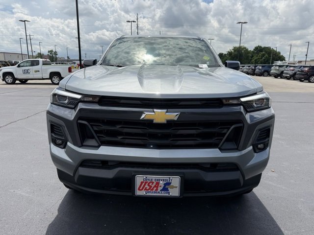 2025 Chevrolet Colorado Work Truck LT photo 2