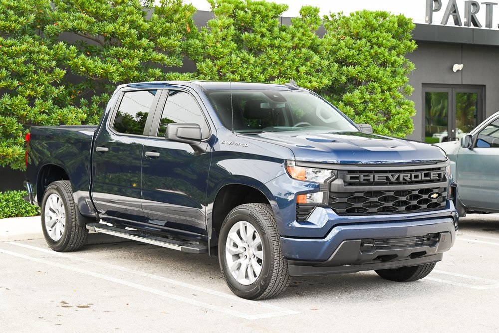 2023 Chevrolet Silverado 1500 Custom photo 3