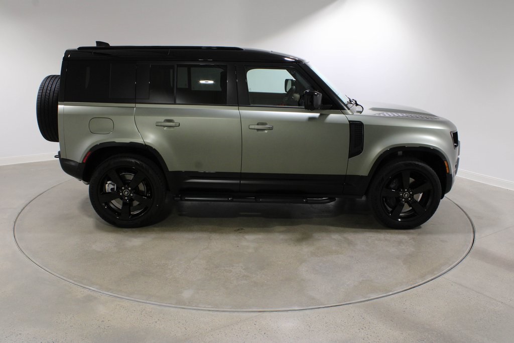 2025 Land Rover Defender 110 X-Dynamic SE photo 6