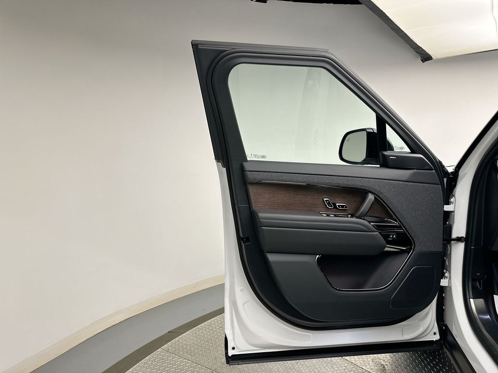 2024 Land Rover Range Rover Sport SE photo 13