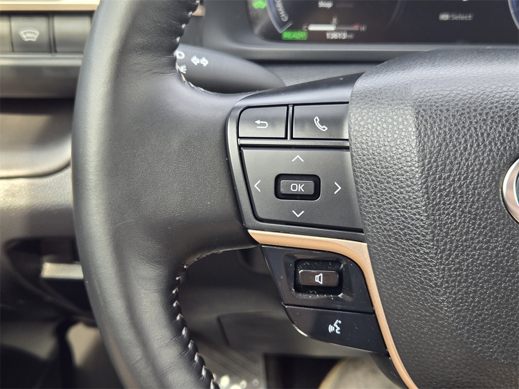 2025 Toyota Crown photo 25