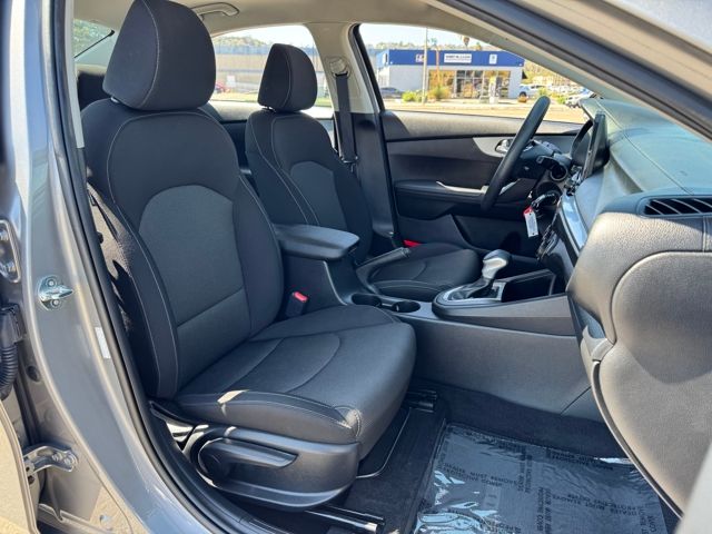 2023 Kia Forte LXS photo 17