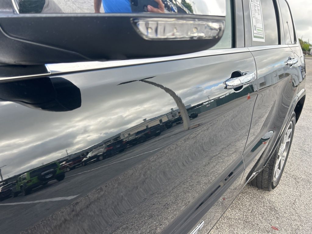 2021 Jeep Grand Cherokee Overland photo 16
