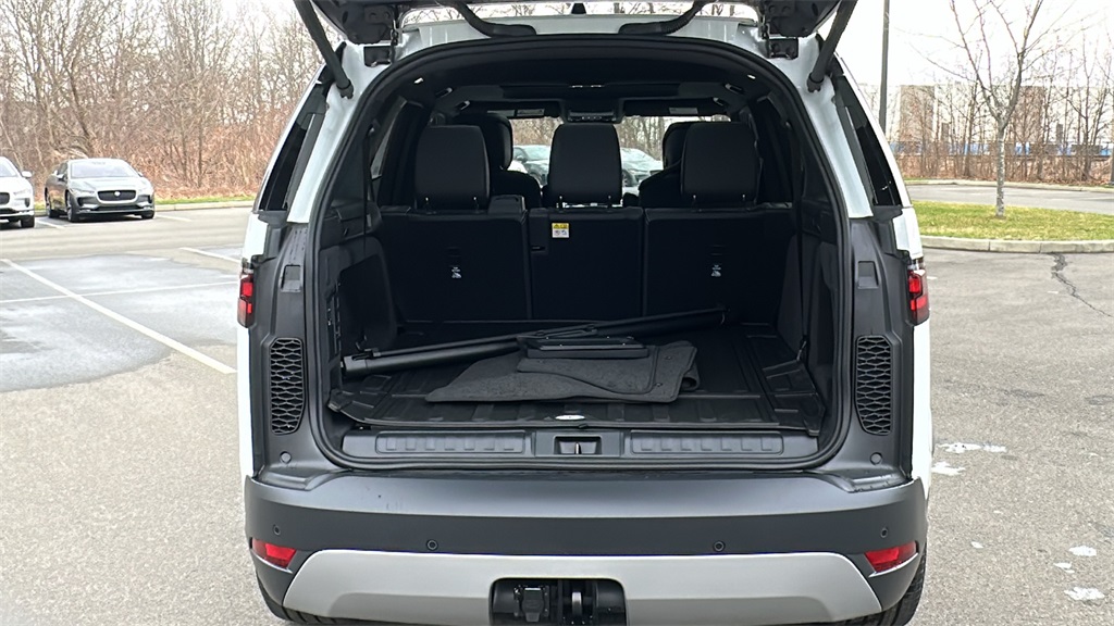 2025 Land Rover Discovery S photo 27