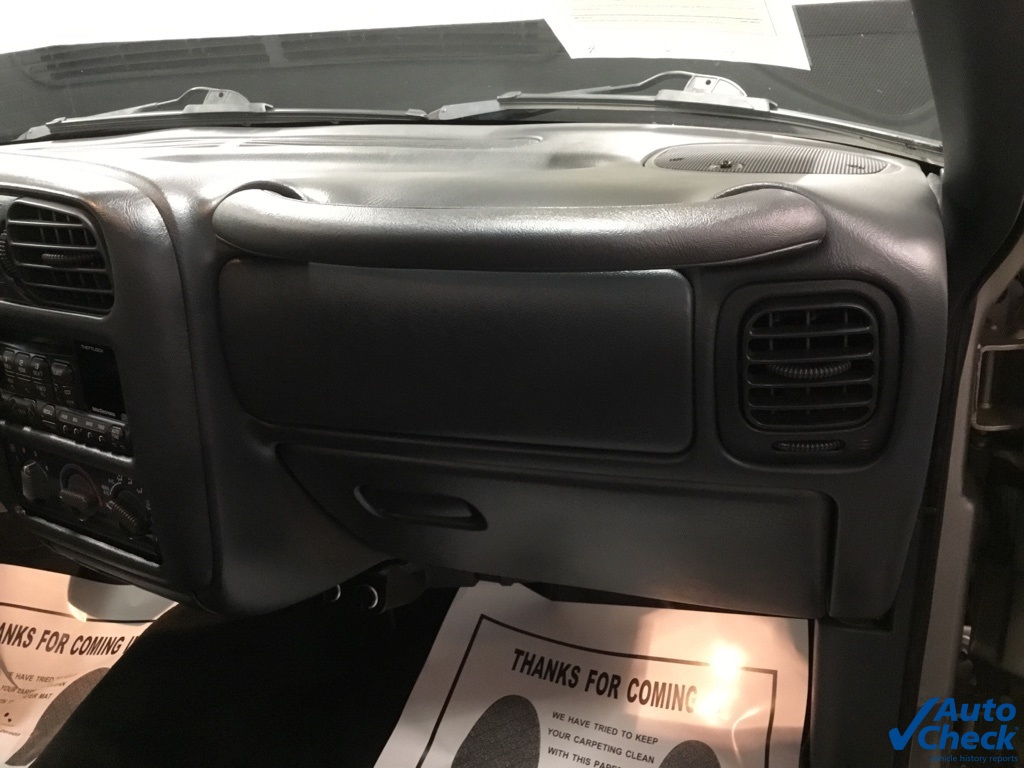 2000 Chevrolet S-10 Pickup photo 30