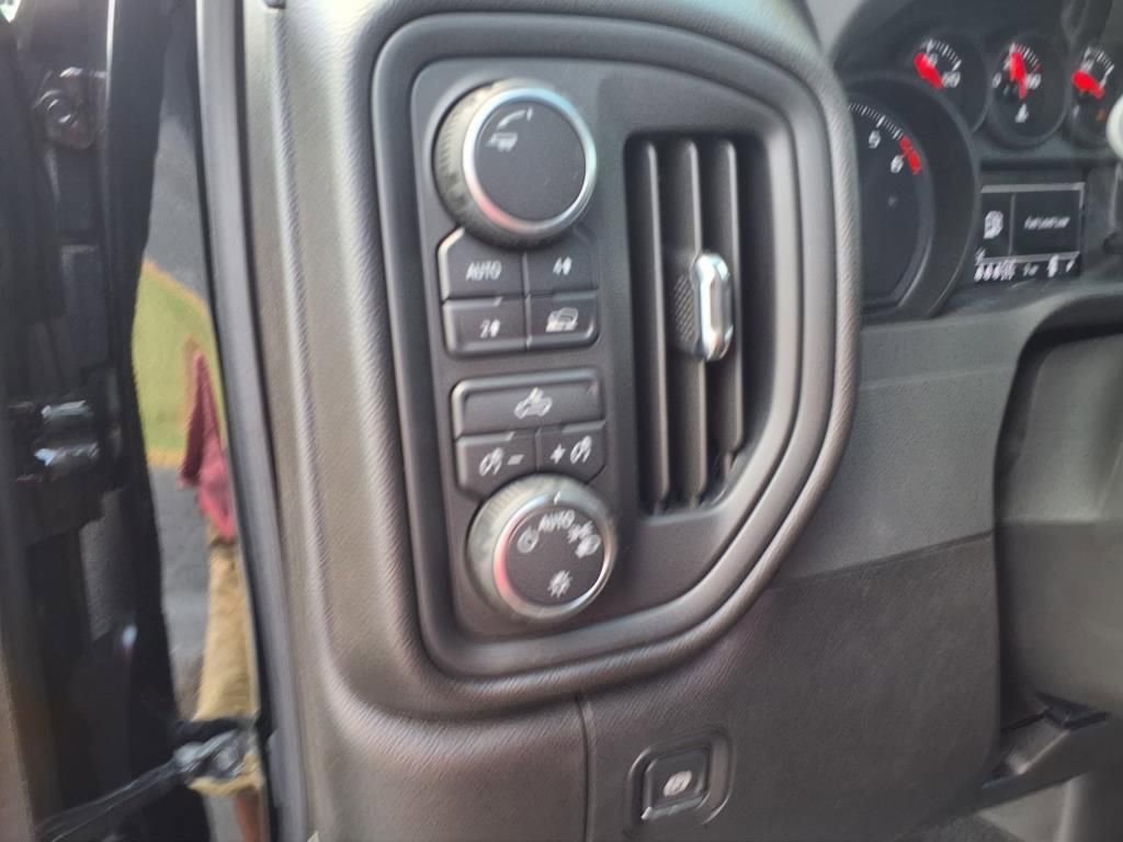 2025 Chevrolet Silverado 1500 Custom photo 11