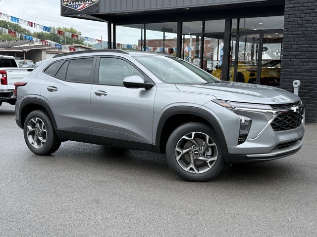 2026 Chevrolet Trax LT photo 2