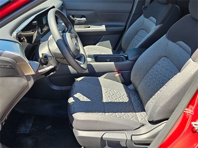 2025 Nissan Kicks SV photo 3